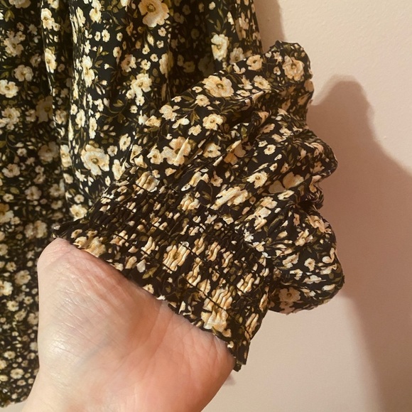 Old Navy V-Neck Floral Poet Blouse | Sz 4x | NWT - Picture 3 of 5